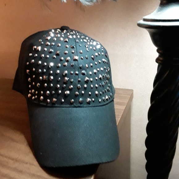 ⚡Womens black studded baseball hat - Picture 4 of 5